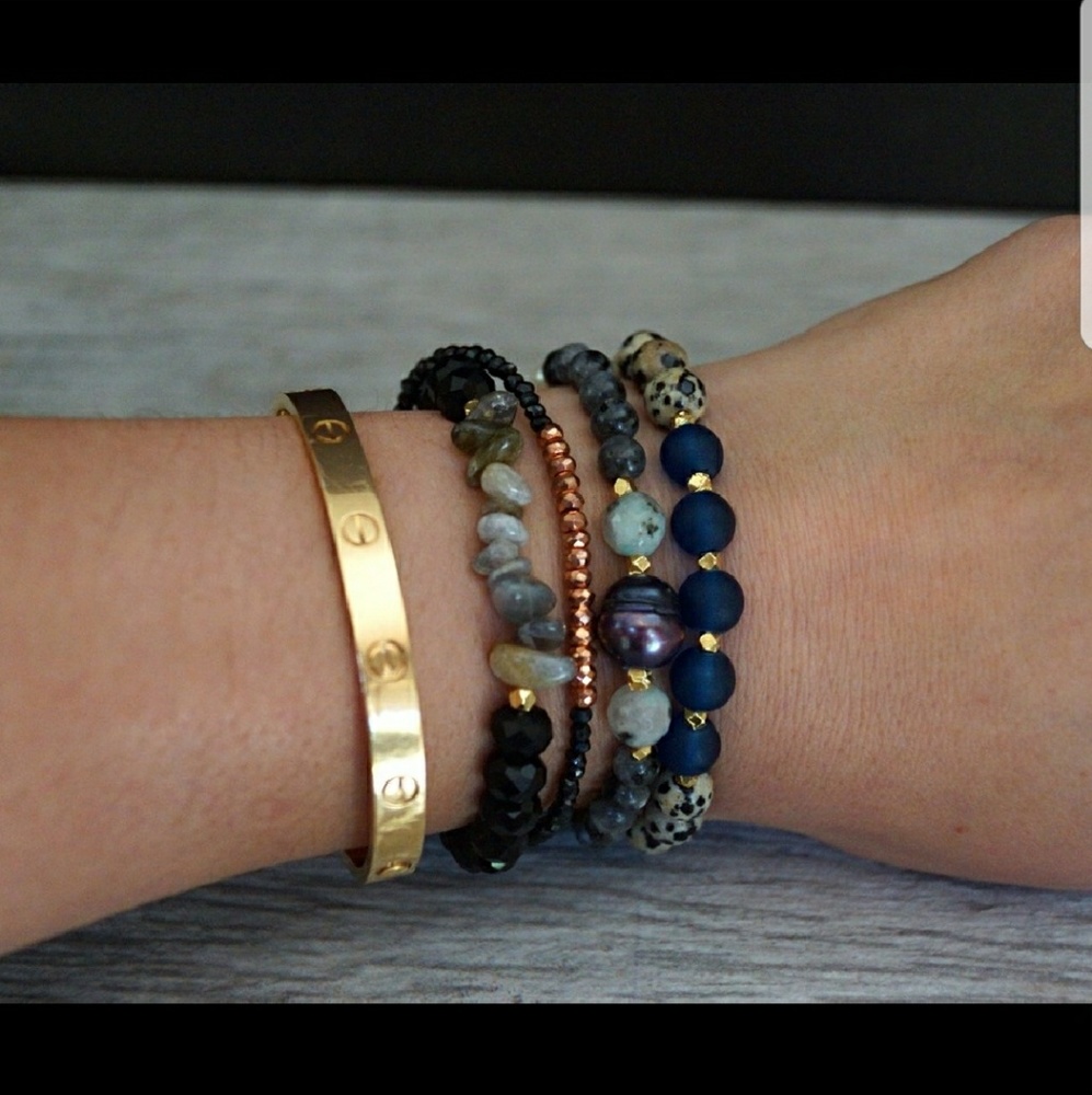 Pearl w/ Lavrakite, Labradorite & Faceted Crystals - Picture 4 of 6